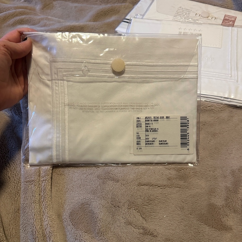 Elegant White Pillowcase Frette hotel collection - Picture 2 of 3